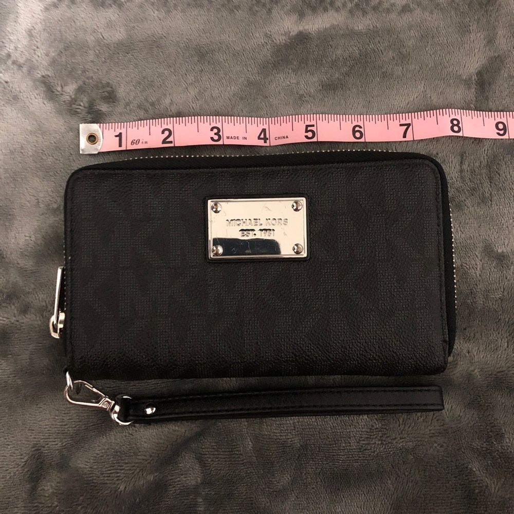 Small/Medium Black Michael Kors Wallet